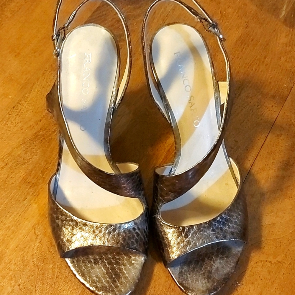 Gold/black sandals